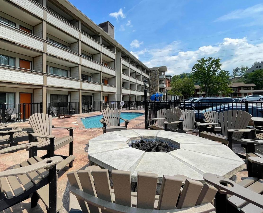 Howard Johnson By Wyndham Downtown גטלינבורג מראה חיצוני תמונה