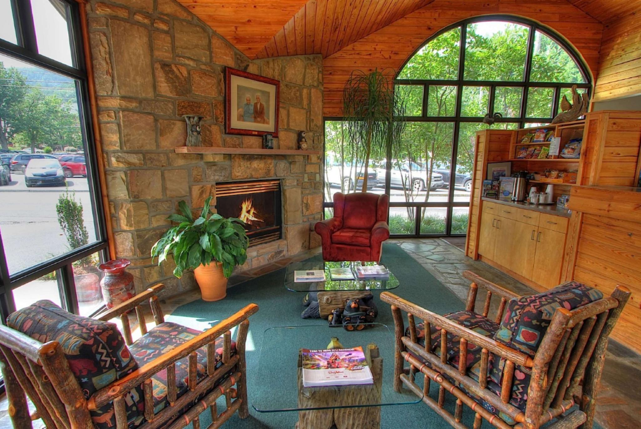Howard Johnson By Wyndham Downtown גטלינבורג מראה חיצוני תמונה