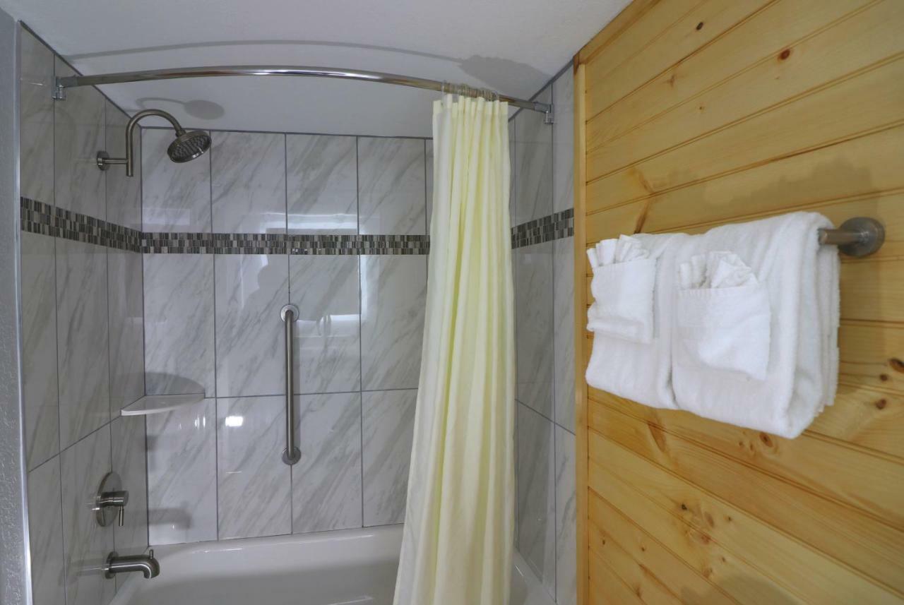 Howard Johnson By Wyndham Downtown גטלינבורג מראה חיצוני תמונה