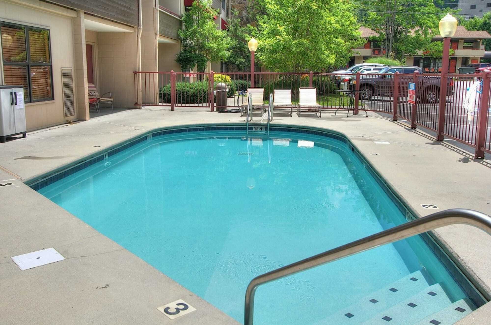 Howard Johnson By Wyndham Downtown גטלינבורג מראה חיצוני תמונה